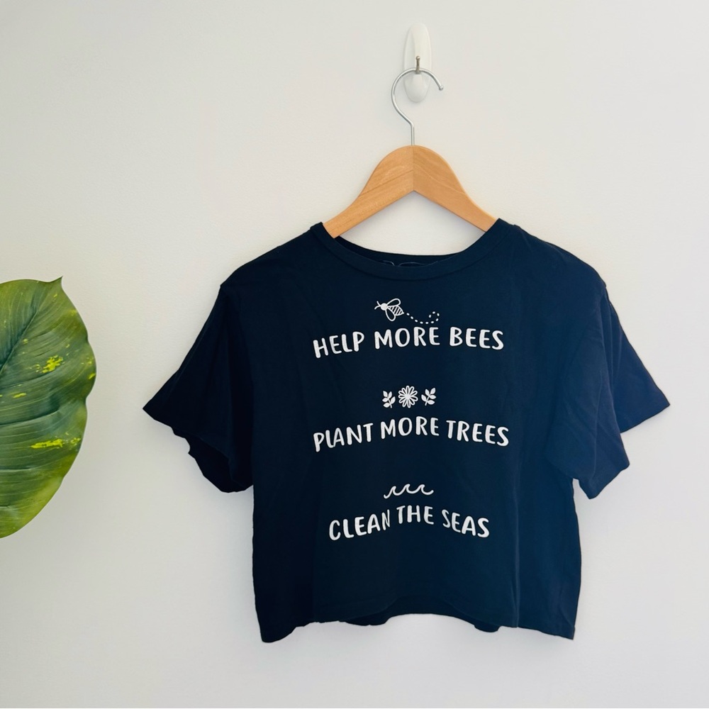 REBEL SUGAR | Black Crop Short Sleeve Graphic Tee Size Small